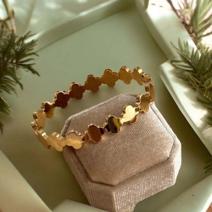 Clara - Classic Chunky Gold Bangle